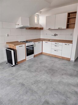 3 izbový zrekonštruovaný byt-128m2 v Jarovciach je na prenáj - 11