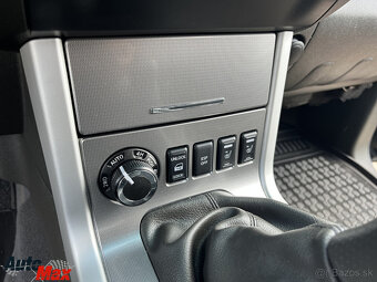 Nissan Pathfinder 2.5 dCi SE - 11
