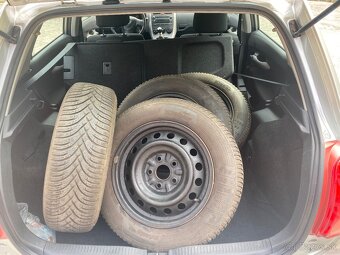 Toyota Auris 1,33 Vvt-i r.v.2010, 2x kolá - 11