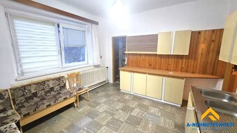Dom s veľkým potenciálom – pokojná lokalita, veľký pozemok - 11