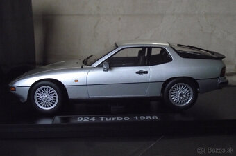 1:18 Porsche 924 - 11