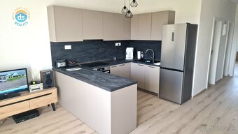 Na prenájom novostavba, 2 izbový byt, 50 m2, záhrada 110 m2, - 11