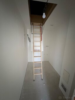 Moderný 4 izbový RD Groisov Dvor v Kostolišti - 11