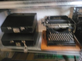 Predam zbierku starozitnych pisacich strojov - 11