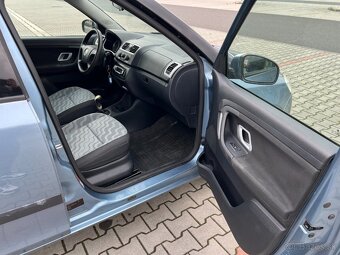 Škoda Fabia II 1.2 HTP 51kw ČR klima - 11