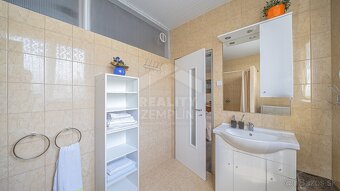 Byty, kancelárie, garáže a pozemok - 11