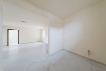 4i rodinný dom s terasou na predaj, obec Méra, Maďarsko - 11