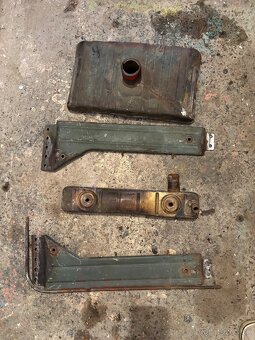 Predám súčiastky na Zetor 25 - 11