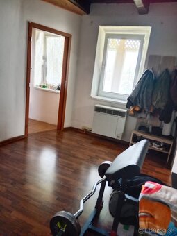 Starší Rodinny Dom + veľký pozemok za domom. Aktuálne. - 11