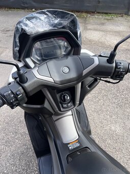 YAMAHA NMAX 125 - 11
