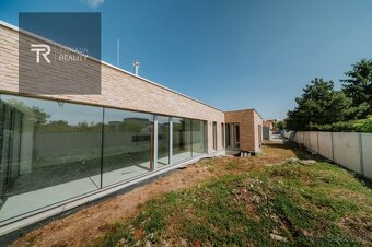 MODRANKA LUXUSNÁ NOVOSTAVBA RODINNÉHO DOMU V TICHEJ ČASTI - 11