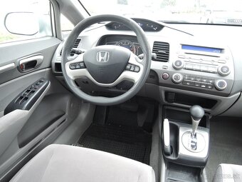 Honda Civic sedan 1,8 i-VTEC Aut. Šíbr 2006 - 11