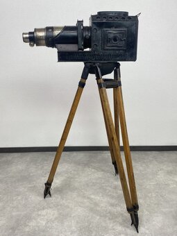 1,Veľký starožitný mechový fotoaparát a Starožitný projektor - 11