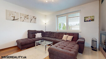 Na predaj: Moderný 5-izbový rodinný dom s bazénom, záhradou  - 11