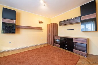 Unikátny 3-izbový byt so záhradou, bazénom, garážou a parkov - 11