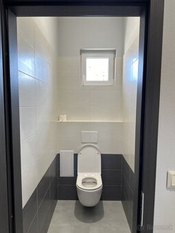 Skladové priestory v oplotenom areáli s vrátnikom - 11