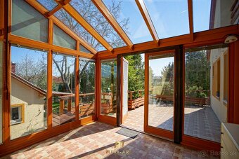 Dvojgeneračný podpivničený dom,zimná záhrada, 2x garáž,Rajka - 11