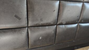 Masívna čalúnená manželská posteľ 180x200 - 11