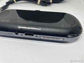 PS Vita Wi-Fi (PCH-1004) OLED - 11