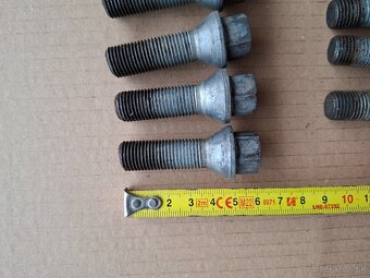 skrutky na kolesa M14 + bezpecnostne skrutky + krytky - 11