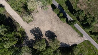 Veľký stavebný rožný pozemok Malé Leváre - 11