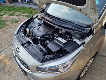 KIA Ceed 1.6 GDi EX/Gold 135k M6 (benzín) kup.SR - 11