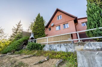 Krásna 3-podlažná murovaná zateplená chata s krásnym pozemko - 11