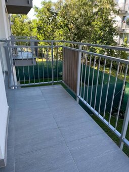 Nový priestranný 3iz. byt s klimatizáciou, balkónom a parkov - 11