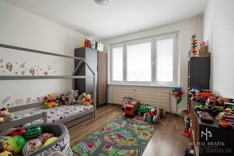 na predaj kompletne zariadený, moderný 3-izbový byt v blízko - 11