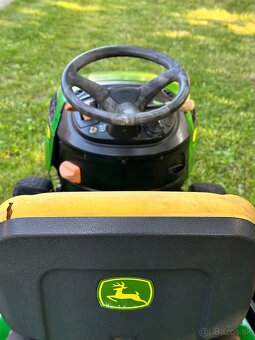 John Deere X125 traktorkosačka - 11