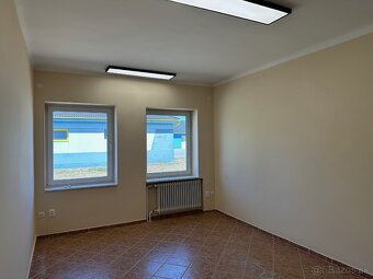 Skladové priestory v oplotenom areáli s vrátnikom - 11