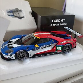 1:18 Autoart modely - 11