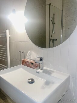 Exkluzívny 1,5 izbový byt s vlastným park. miestom - 11
