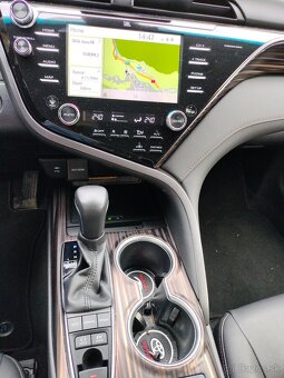 Predám: TOYOTU Camry, hybrid, 2,5, Execut. 131 kW, AT + VIP - 11