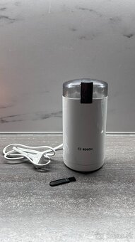 Kávovar De'Longhi Dedica biely, BOSCH mlynček na kávu zdarm - 11