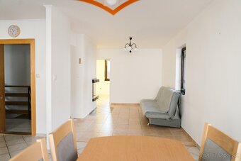 Priestranný rodinný dom s 2 bytovými jednotkami - Námestovo - 11