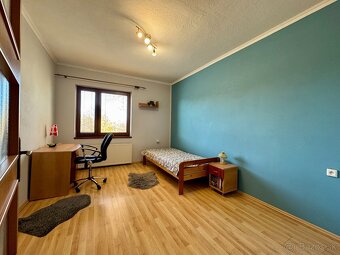 Priestranný dom s veľkým pozemkom – Nižná Hutka - 11