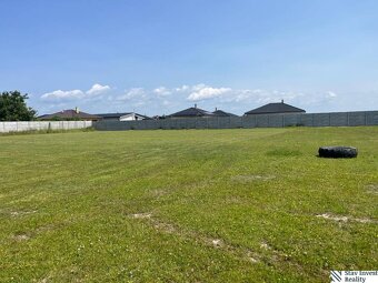 Krásny pozemok na výstavbu RD, 840m2, Hurbanova Ves, okr. Se - 11