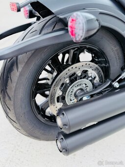 Indian Scout Rogue s výfukmi Jekkil&Hyde iba 418 km  - 11