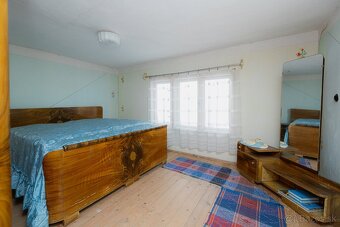 Rodinný dom s veľkým pozemkom vo Valaskej Dubovej - 11