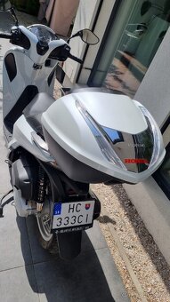 Honda SH125 r.v.2019 s kufrom a plachtou - 11
