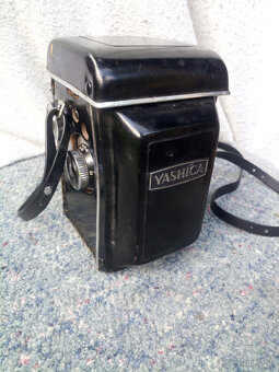 Yashica D - 11