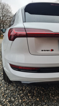 Audi E-tron S 370 kW, 37000 km, odpočet DPH. - 11