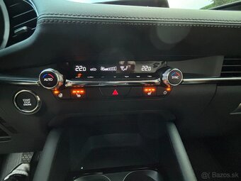 Mazda 3 2.5 e-Skyactiv G140 mHEV Exclusive-line 6MT - 11