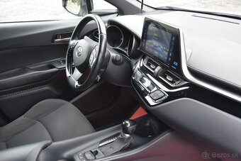 Toyota C-HR 1.8 Hybrid - slovenské auto - 11