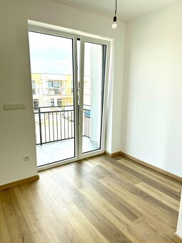 Trojizbový byt s balkónom - 11