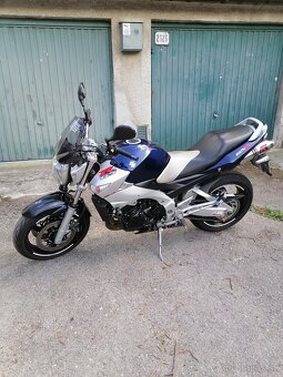 SUZUKI GSR 600 - 11