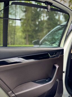 ŠKODA SUPERB 2.0 TDi 4x4 Laurin & Klement - 11