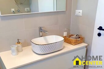 NA PREDAJ moderný luxusný apartmán /45 m² / Dalmátsko, TROGI - 11