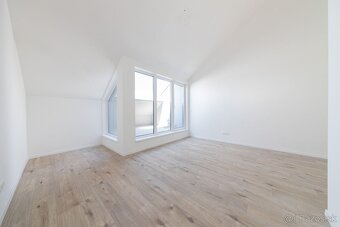 REZERVOVANÝ - MIKELSSEN - Na predaj priestranný 3 izbový byt - 11
